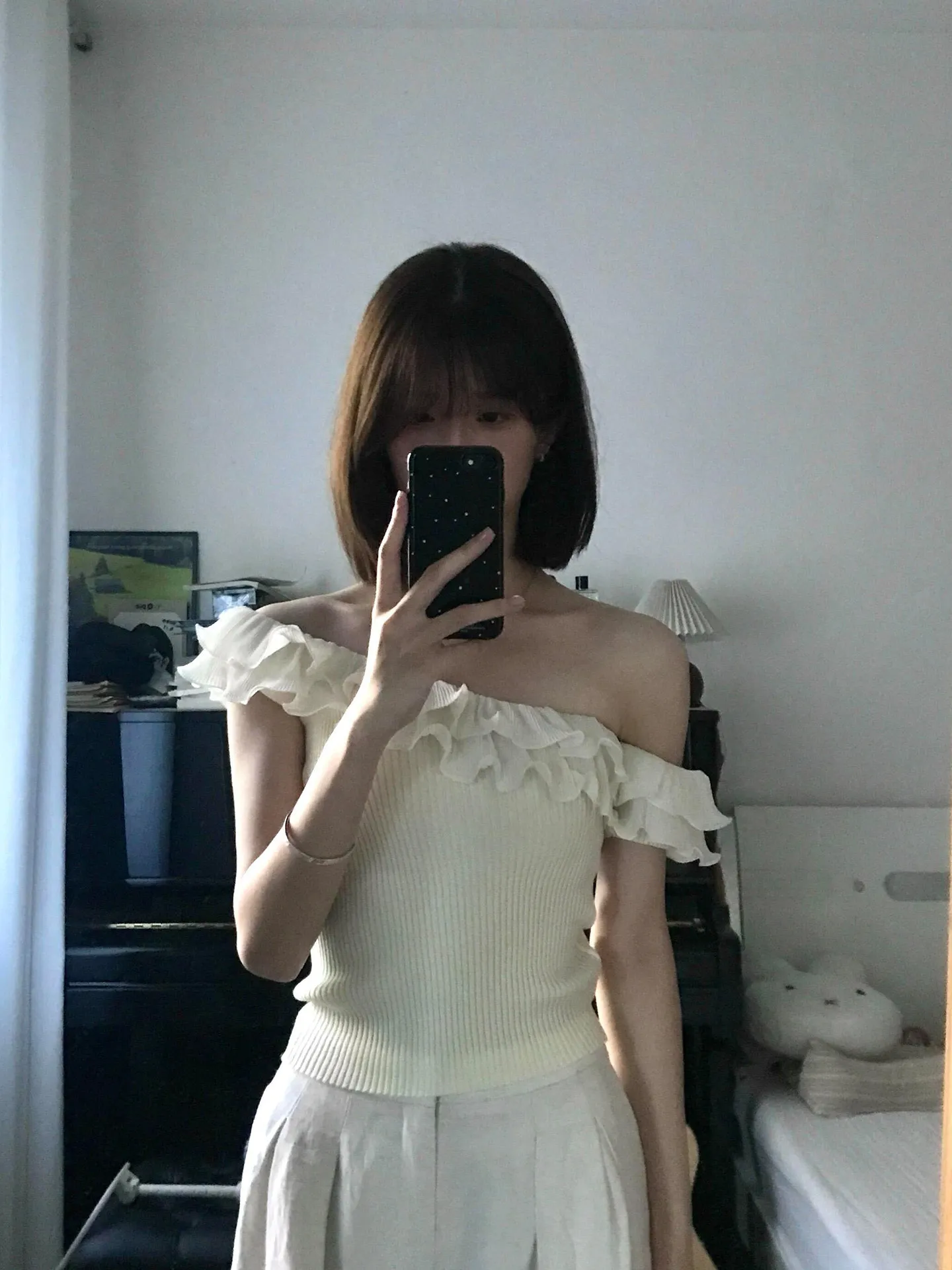 off shoulder とチュールトップスの違いは？この1着で解決できる着こなしの悩みとは？