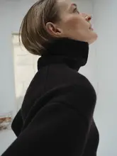 極上の柔らかさのウールカシミヤタートルネックニット