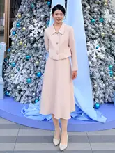 淡いピンクのエレガントな女性用スーツスカート【春用・サテン風・ハイウェスト・ウエストフリル・ウエア対応】（セットアップ対応）