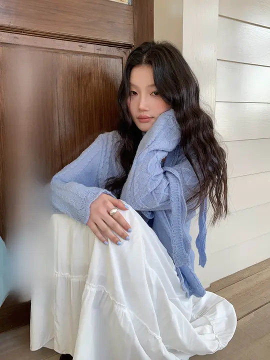 春向け 薄手ニットカーディガン【ブルー・ツイード風・ラウンドネック・ボタン付き・短丈】