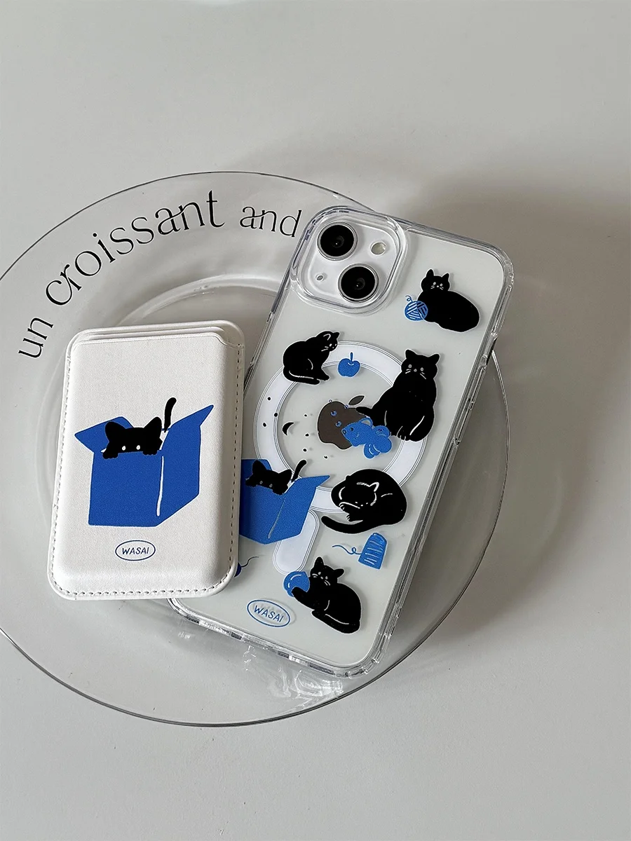個性的黒猫イラスト磁気吸着カードケース：iPhone対応の透明アクリルケースの実用性と設計哲学