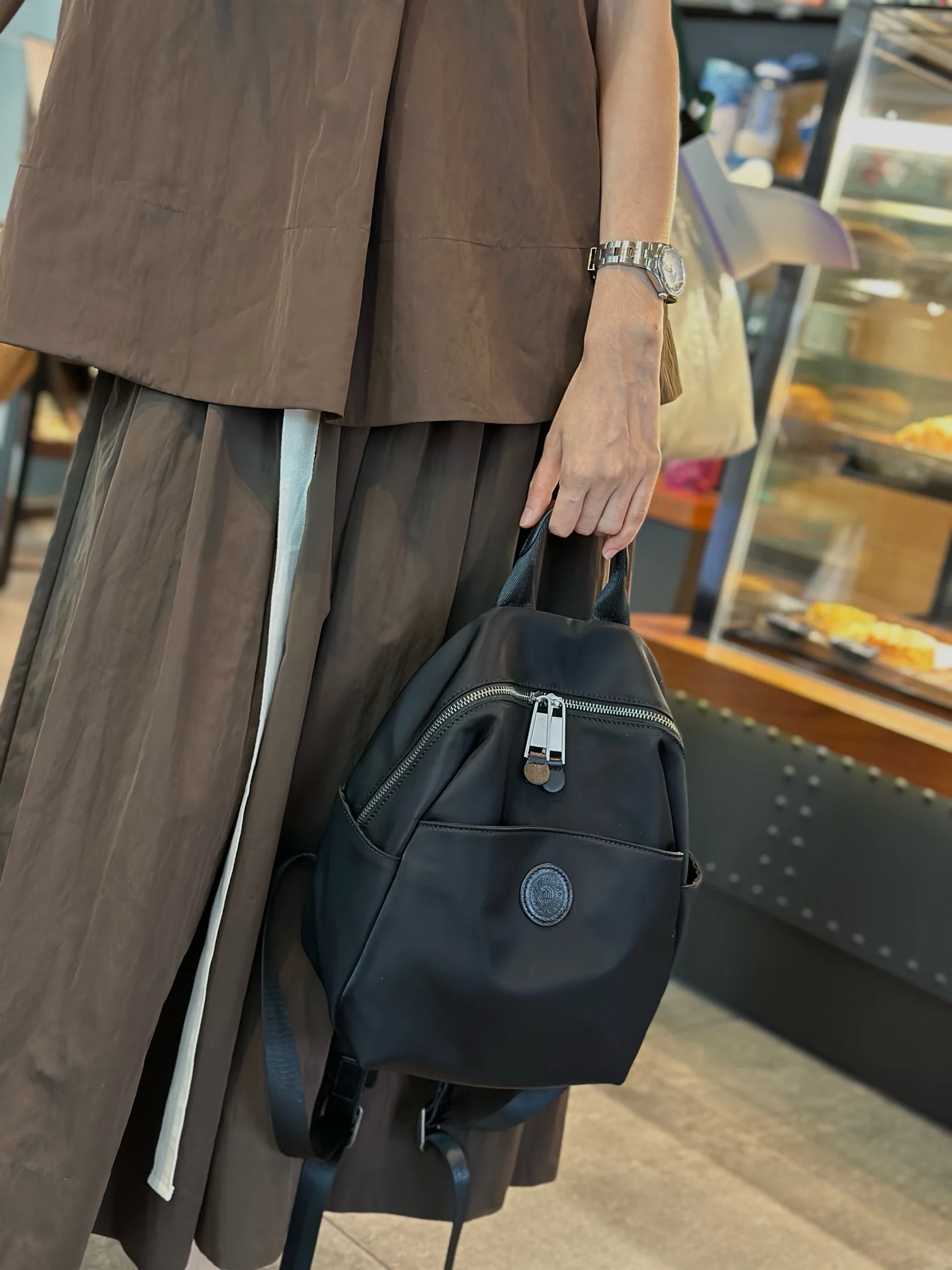 小さめリュック レディース で通勤・旅行もスムーズに？本当の軽さと高級感のバランスは？