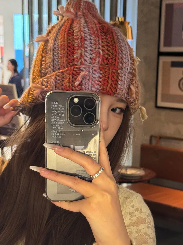 つばの大きい帽子：妖精のポケットデザインのレインボーニット帽子が解決する冬の寒さとファッションの課題