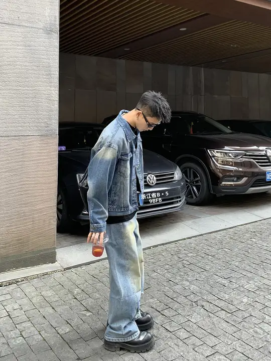 春季用カジュアルデザインデニムジャケット【ゆったりシルエット・長袖】とストレートパンツ（セットアップ対応）