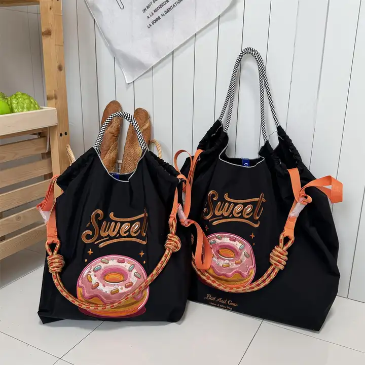 ボールチェーン刺繍トートバッグ【可愛いドーナツデザイン・エコキャンバス】