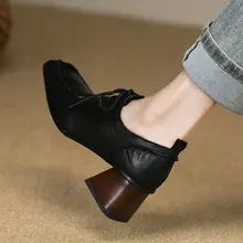 快適な黒のスクエアトゥミドルヒールパンプス【本革・太ヒール・深めのデザイン】