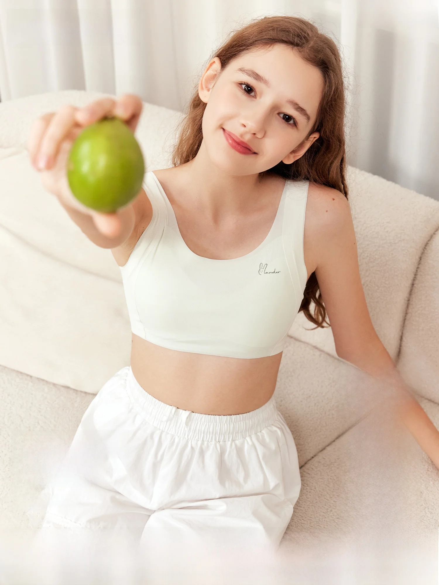 通気性抜群の女児用ブラトップ：少女期に最適な無痕・高弾性設計の詳細解説