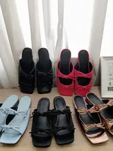 上品なシルクサテンのリボン付きスクエアトゥサンダル【シンプルで可愛いデザイン】