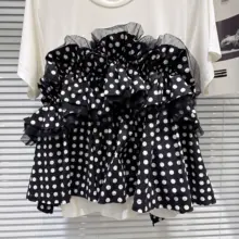 黒白の水玉柄デザインの短袖Tシャツ【甘さとクールさが融合】