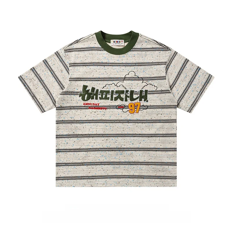 家族で揃えるTシャツは、どんなデザインが理想？刺繍とストライプが選ぶ夏のカジュアルスタイル