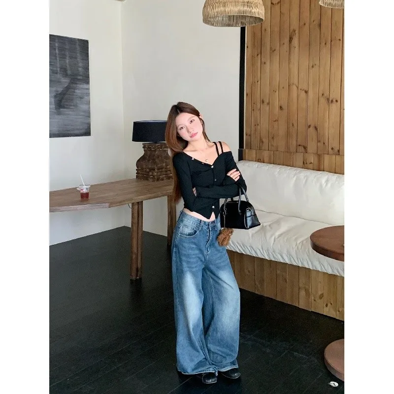 リボンボタン付きロングスリーブTシャツ【春用・肩出し・スリムフィット・個性的なデザイン】
