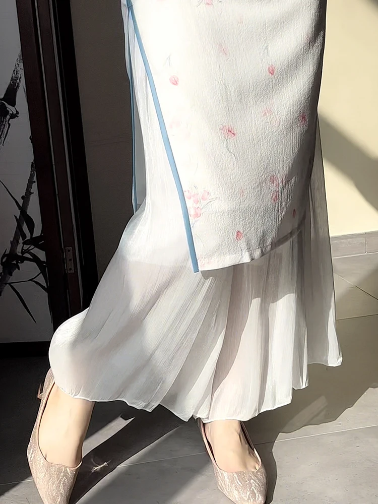 垢抜け服とは何か？優雅な白色の打底パンツが教えてくれた、日常の「垢抜け」の本質とは