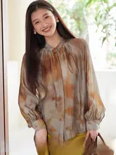 極上の柔らかさで通気性抜群！アート感漂う国風染めブラウス【秋用・美しい色合い】