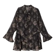 素朴なフリルデザインの花柄Vネックシフォンブラウス【春秋用・中長丈・スタイリッシュ】（セットアップ対応）