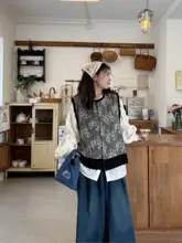 刺繍入りのゆったりシャツとベスト・デニムパンツのコーディネート（セットアップ対応）