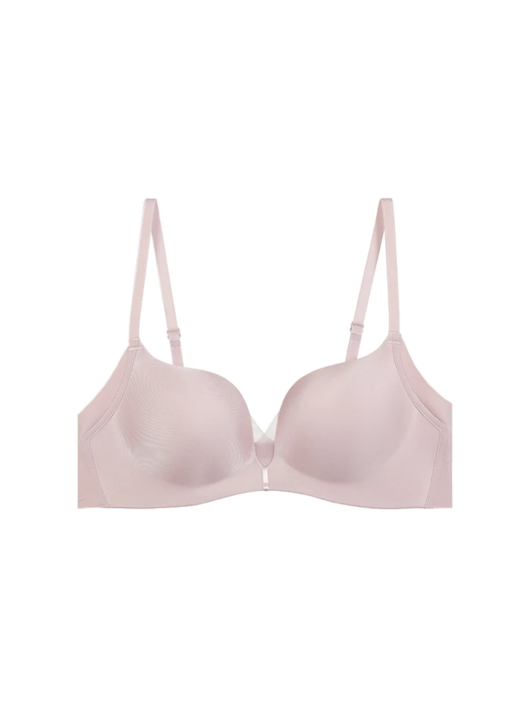 ノンワイヤー 育乳ブラ：E－BRA 光沢仕上げモデルの機能とフィット感