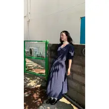 レトロなウエストシェイプのドット柄Vネック中長丈ワンピース【Aライン・カジュアル通勤用】