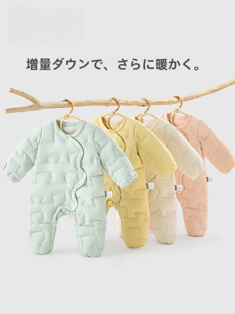 冬用ベビー用ダウンオールインワン：新生児の冬眠時服装選びにおける保温性と安全性の 実証
