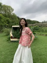 フレンチスタイル刺繍デザインのチェック柄半袖シャツ
