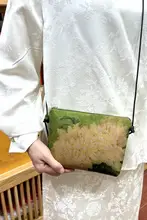 新中式デザインの香云纱ラ zipスマホポーチ【旗袍スタイル・高級感・レトロ調・ハンドストラップ付き・斜め掛け】