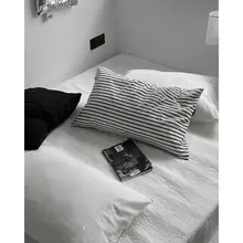シンプルなブラック＆ホワイトストライプ枕カバー2枚セット【コットン100%・48x74cm】