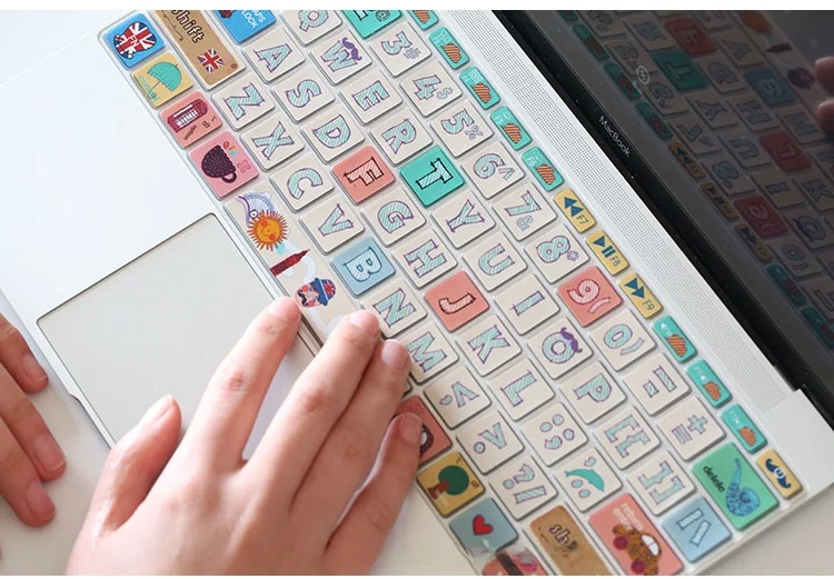 ノートパソコン キーボードカバー どうやって選ぶか？可愛いキャラクターキーボードカバーが解決する日常の小さな悩み