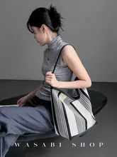 ストライプデザインのトートバッグ【大容量・肩掛け・バケット型】