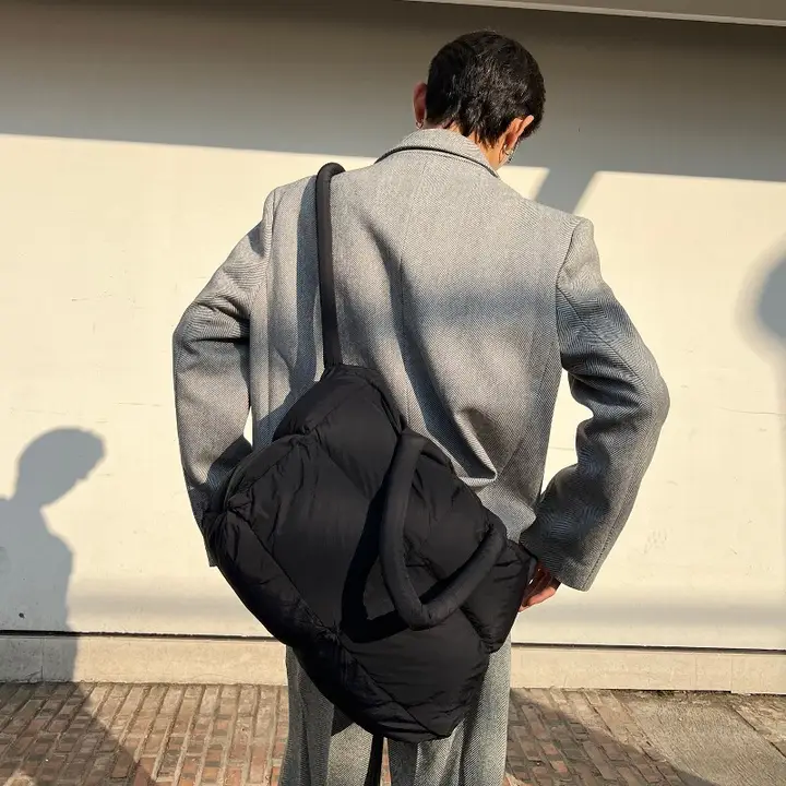 ショルダーバッグ クラウドバッグ 手提げ 肩掛け ダーク系 軽量 カジュアル ユニセックス インスタ映え