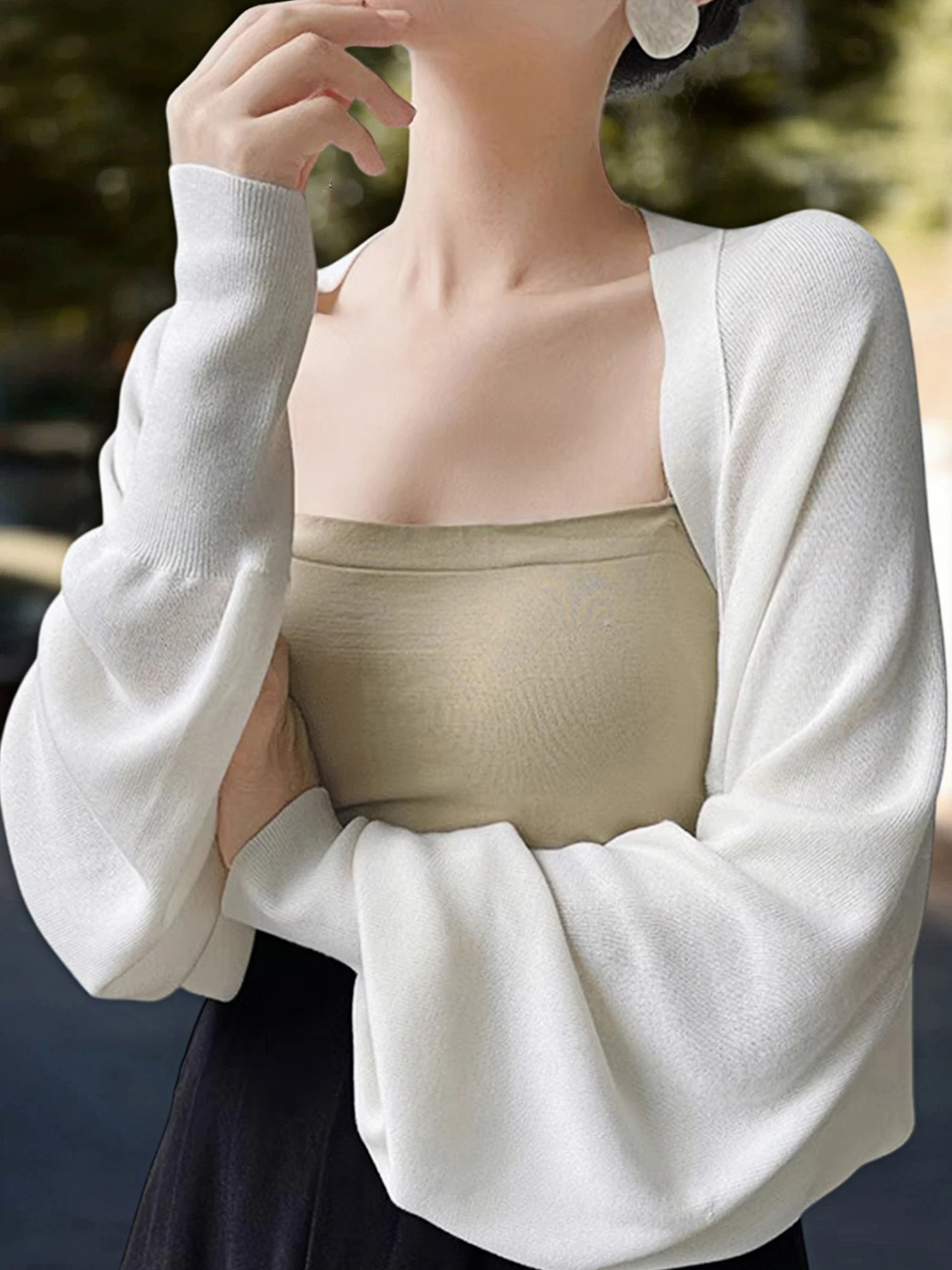 ニットにカーディガンを羽織るなら、通勤風のBasic Houseモデルが最適
