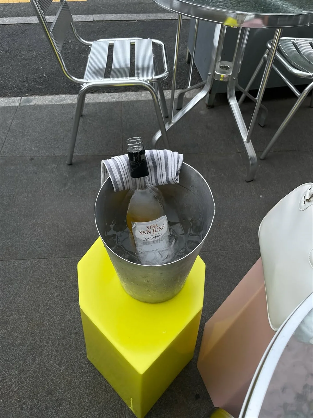 エッグパンツや水色パンツで悩むなら、どんなボトムパンツが最適？