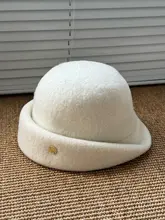 レトロデザインのウール混紡フェルトハット【秋冬・白・金属バックル付き・女性用】