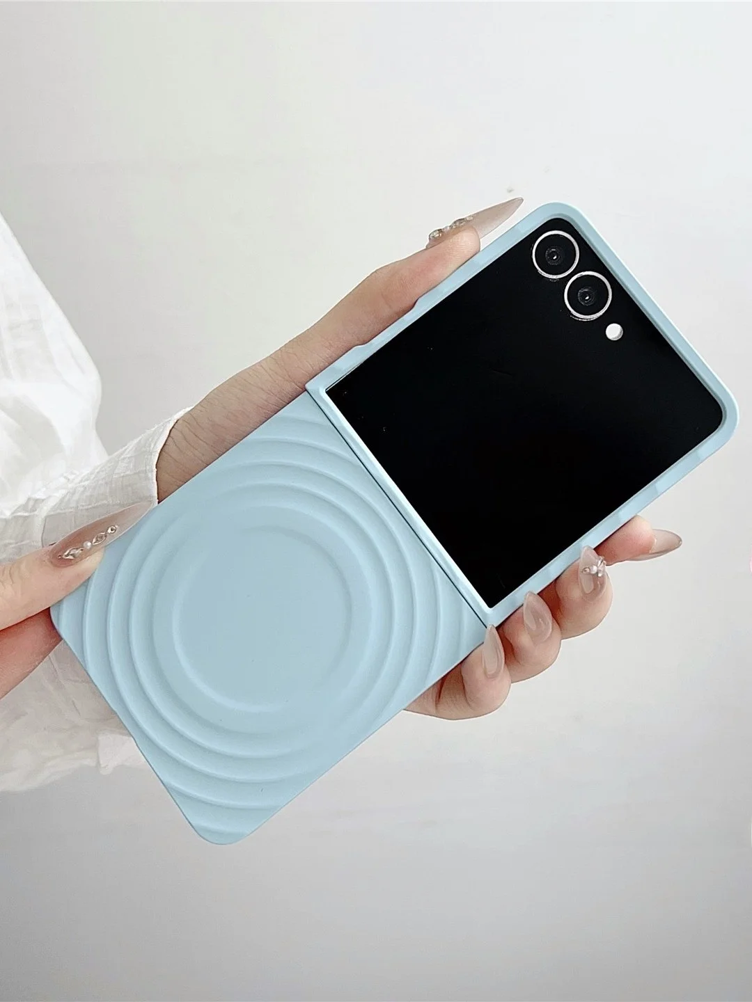 スマホケースが「波」になる理由：2026年、インスタ風のシンプルさが注目される