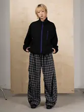 クラシックな黒白チェック柄のウエストゴム男女兼用ワイドパンツ