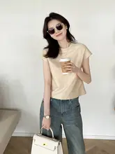杏色の短袖ラウンドネックTシャツ【一体裁断・カジュアル・上品なデザイン】