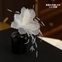 美しい立体デザインの羽毛付きウェディングヘッドドレス【白のヴェールに最適】
