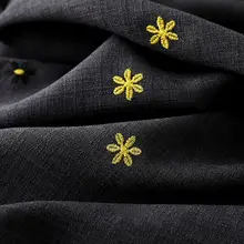 黒灰色の可愛いデイジー刺繍の通気性あるシャツドレス【ハンガリー織風・滑らかな生地】（セットアップ対応）