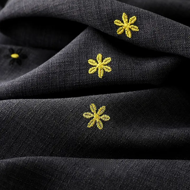 黒灰色の可愛いデイジー刺繍の通気性あるシャツドレス【ハンガリー織風・滑らかな生地】（セットアップ対応）