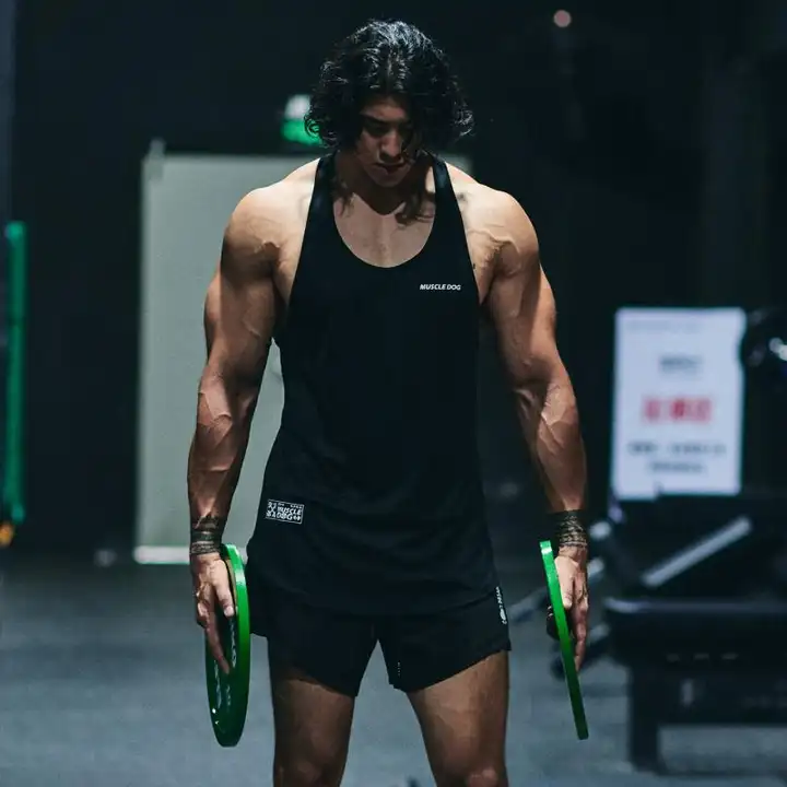 MUSCLE DOG 肌肉犬デザインのメンズスポーツタンクトップ【通気性・ルーズフィット・トレーニング用】（セットアップ対応）