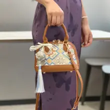 軽やかなデザインの貝殻型バッグ【エスニックスタイル・通勤用・トート＆ショルダータイプ】