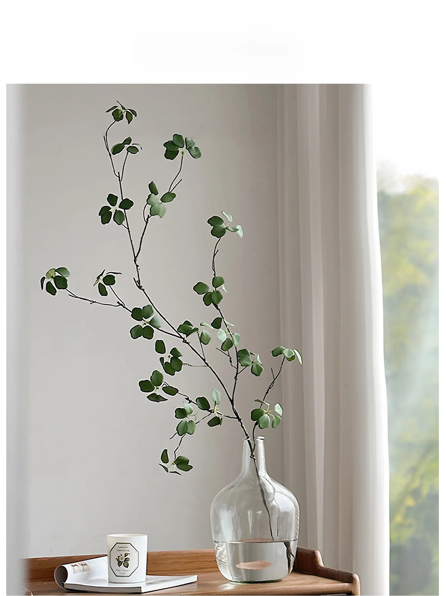 ウッドデッキに植物を植えるのは難しい？観音蓮の長枝フェイクフラワーが解決する「目隠しの悩み」