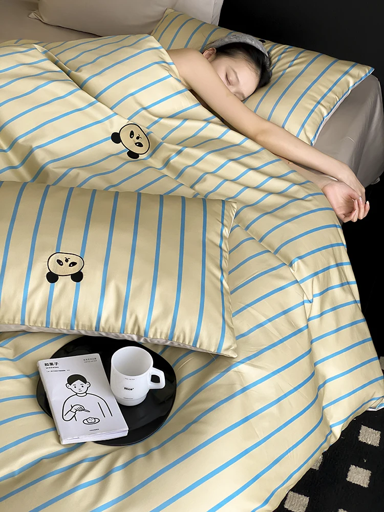 シンプルデザインのコットン製掛け布団カバー：四季通用の蓄熱機能とパンダ刺繍の実用性