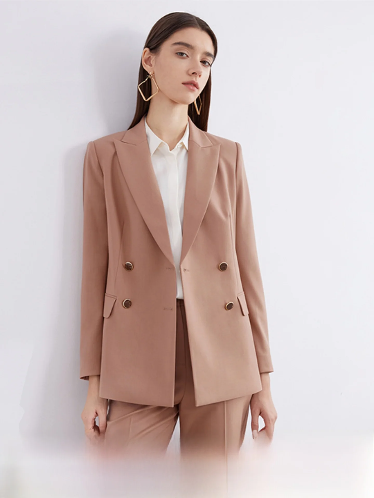 大人可愛い服 40代コーデの完全ガイド｜シンプルさと質感の選び方
