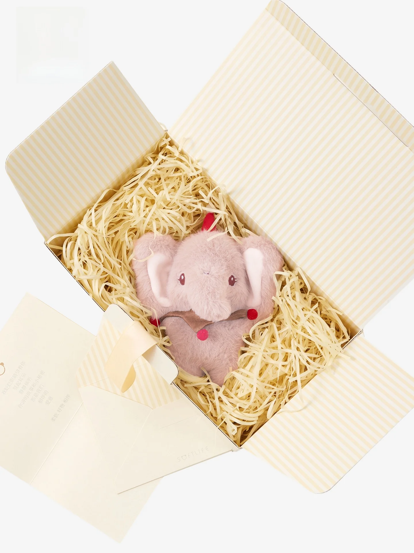 愛らしい象のぬいぐるみキーホルダー：ふわふわ素材とバッグチャームの実用性と使い方