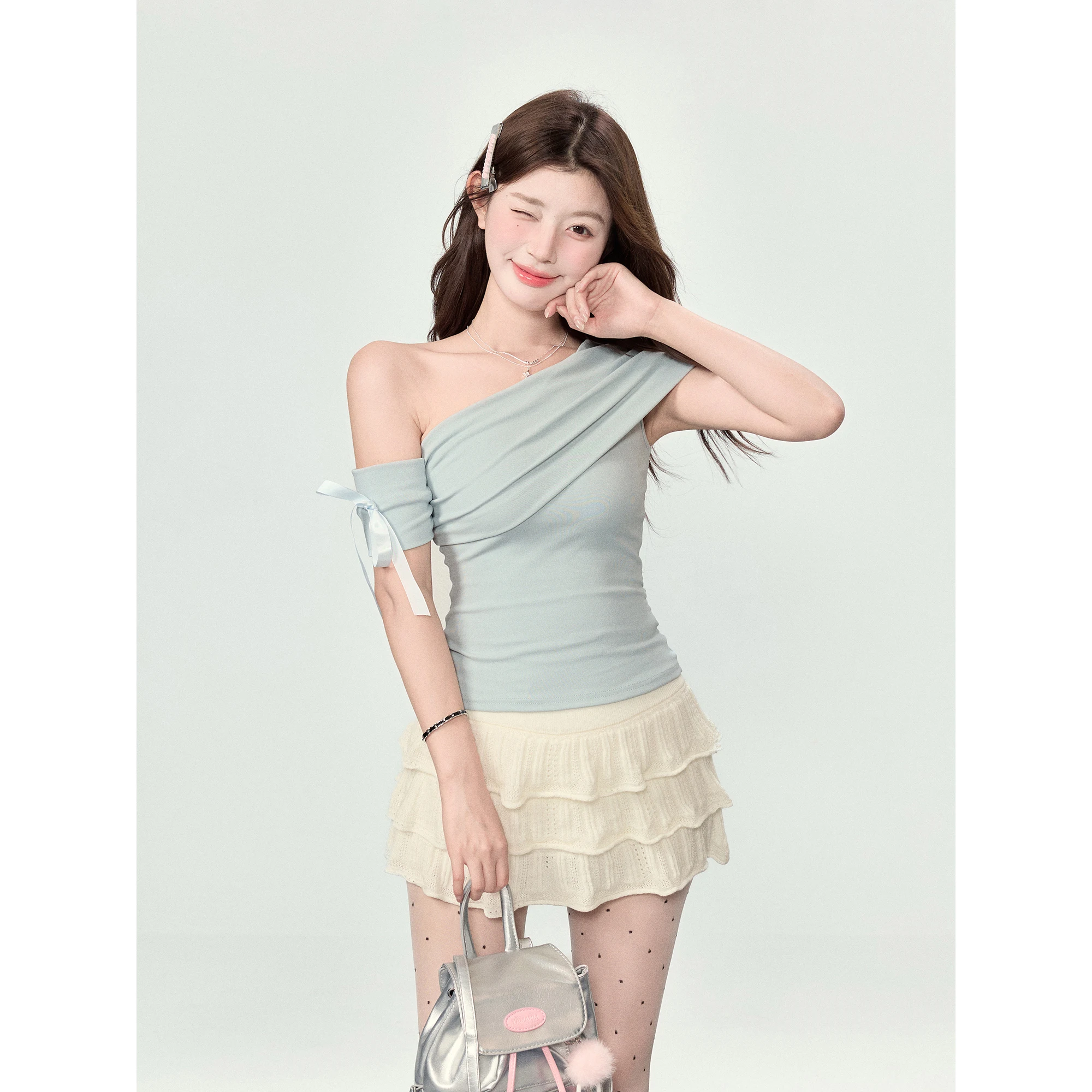 大人可愛い服 50代コーデの完全ガイド｜肩ラインを美しくするオフショルダーTシャツの選び方
