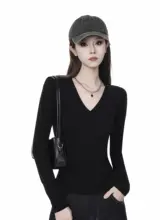 ブラックVネック長袖Tシャツ【フィット感・ウエストシェイプ・ニット素材】