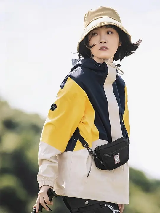 防水防風機能付き女性用アウトドアジャケット【夏用・登山・軽量】