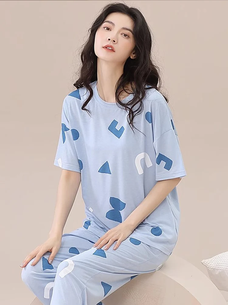 夏の寝るときの服装は、涼しさとリラックスのバランスが鍵！
