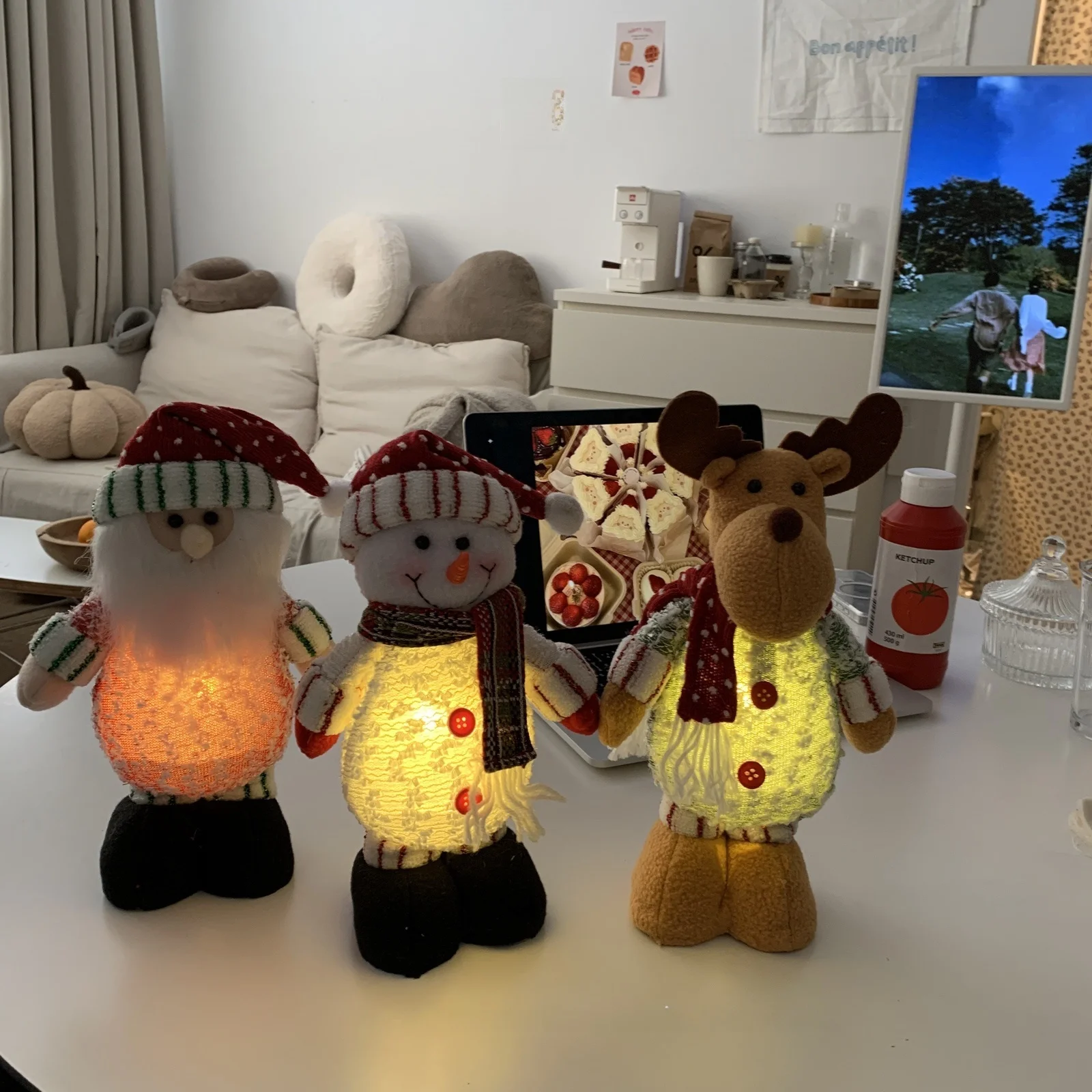 光るクリスマス飾り：xmasとx'masの違いは？使い分けガイド