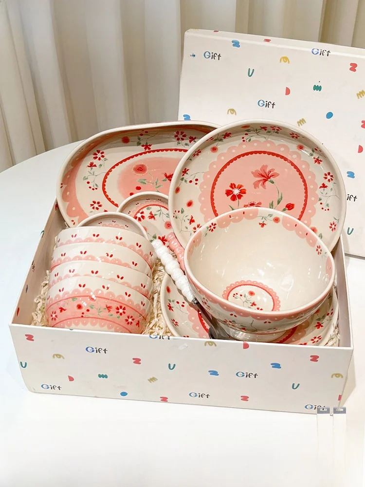 モダンな釉下彩食器セット：センスのいいホームパーティー手土産としての実用性とデザイン性
