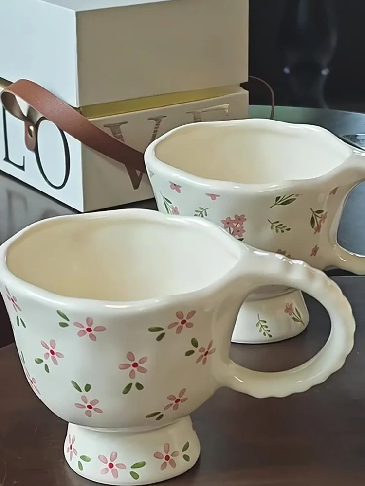 カップスリーブは本当に必要？それともただの季節のトレンドなのか？